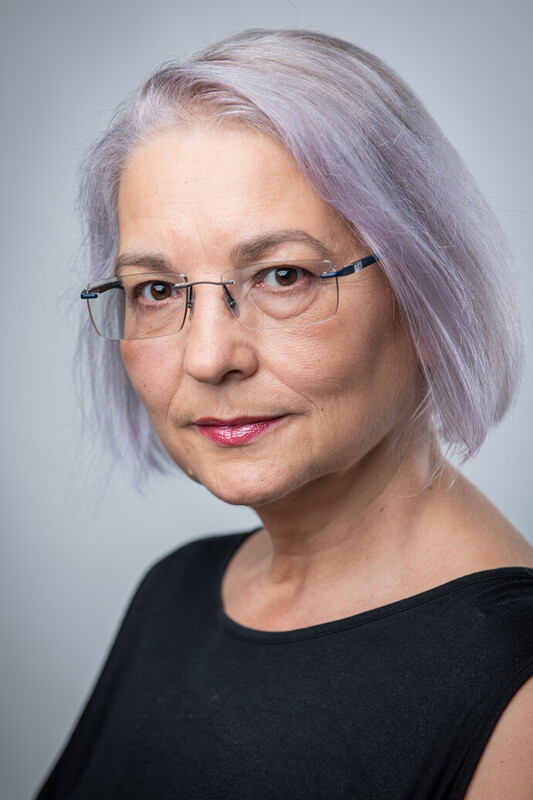 Dr Gabriela Curpan